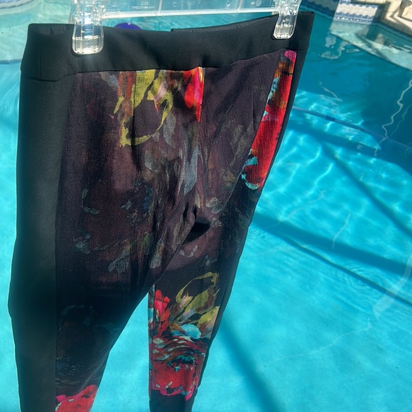 Trina Turk Fully Lined Black Floral Designer Pants Stretchy sz 2 Ankle Crop EUC - Picture 13 of 17